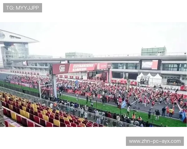 上赛场的清晨，为青春发令！高校接力登上F1赛道，点燃上海青春引擎